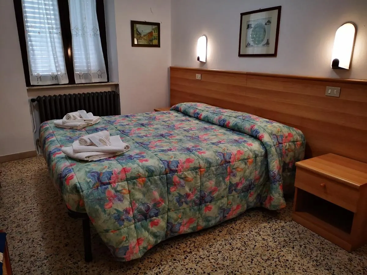 Osteria Dei Locandieri Abbadia San Salvator 2*,
